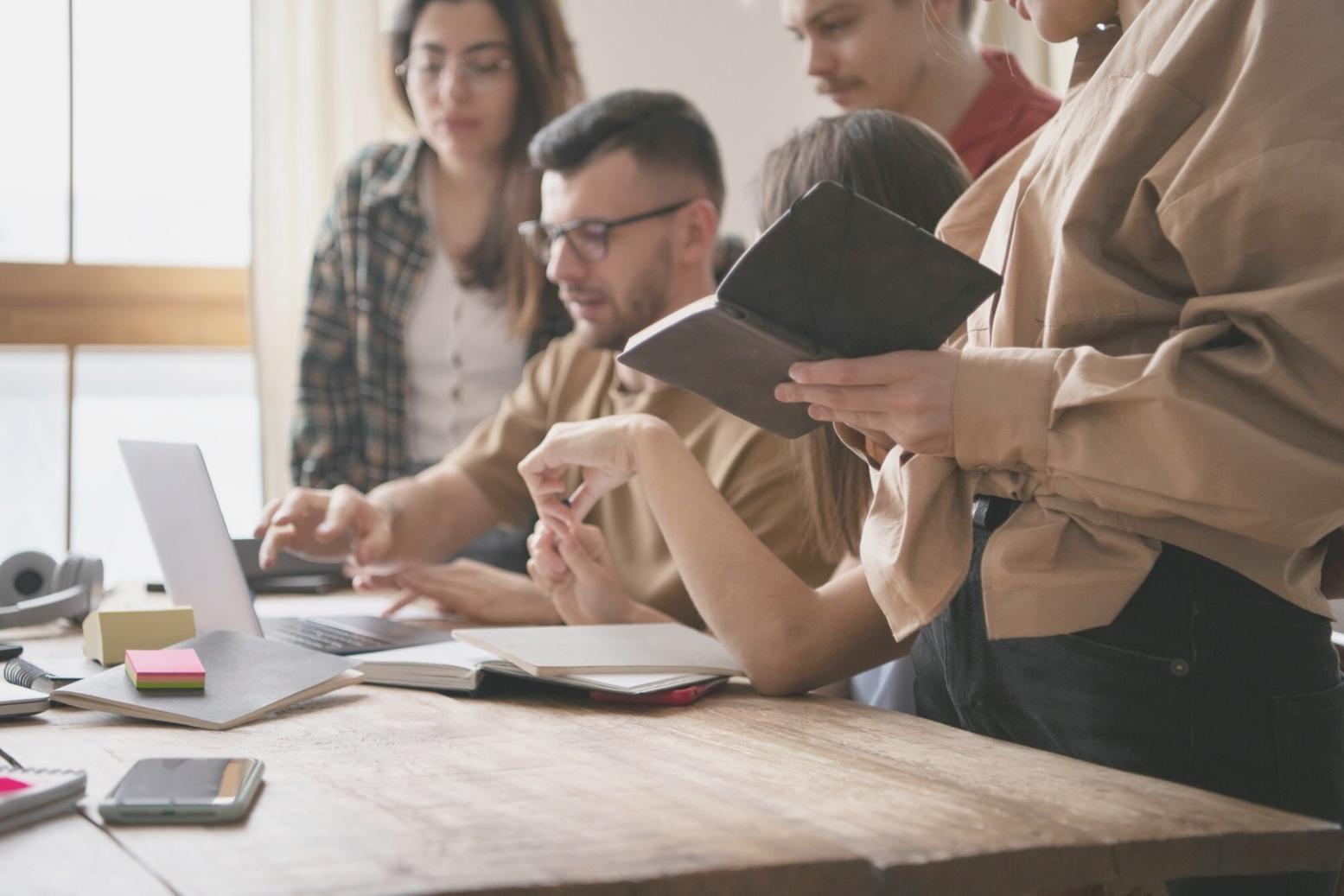 Environnement d'apprentissage collaboratif pour les formations en analyse financière